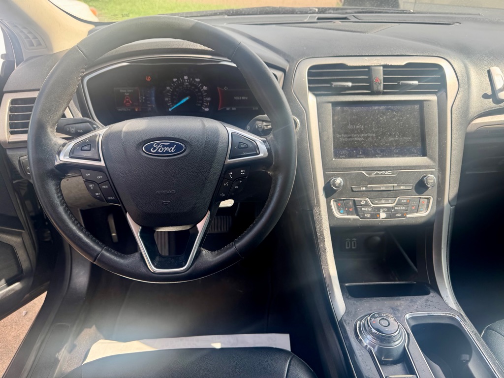 Photo 11 of this FORD FUSION