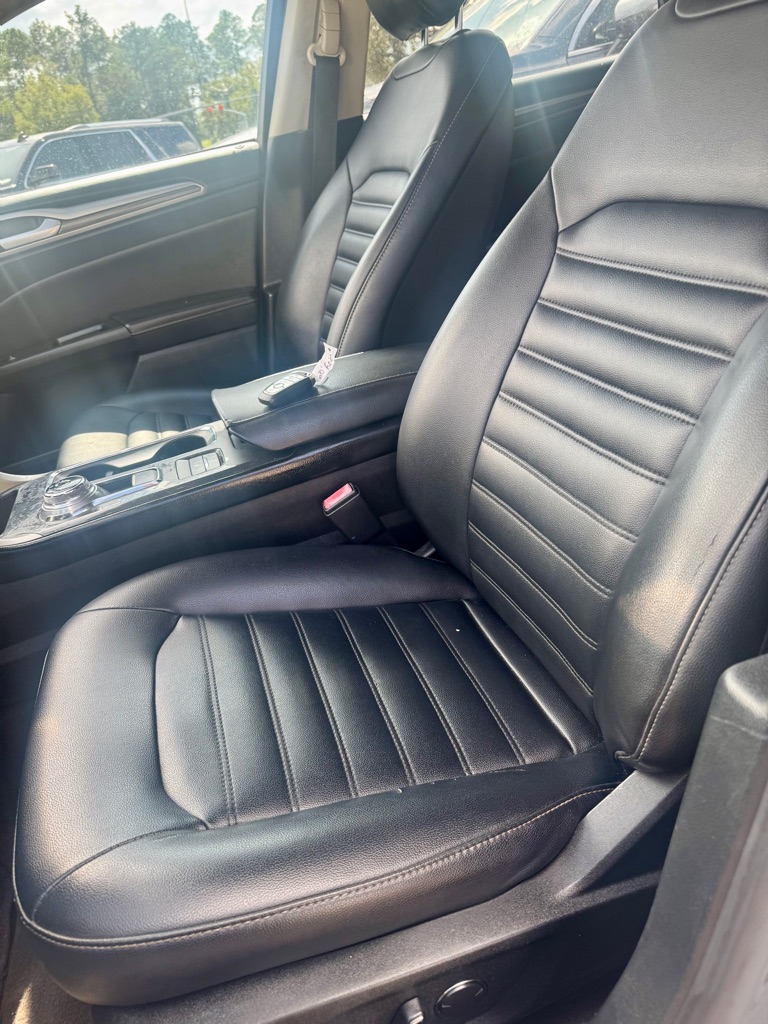 Photo 7 of this FORD FUSION