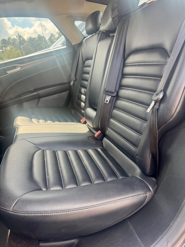Photo 8 of this FORD FUSION