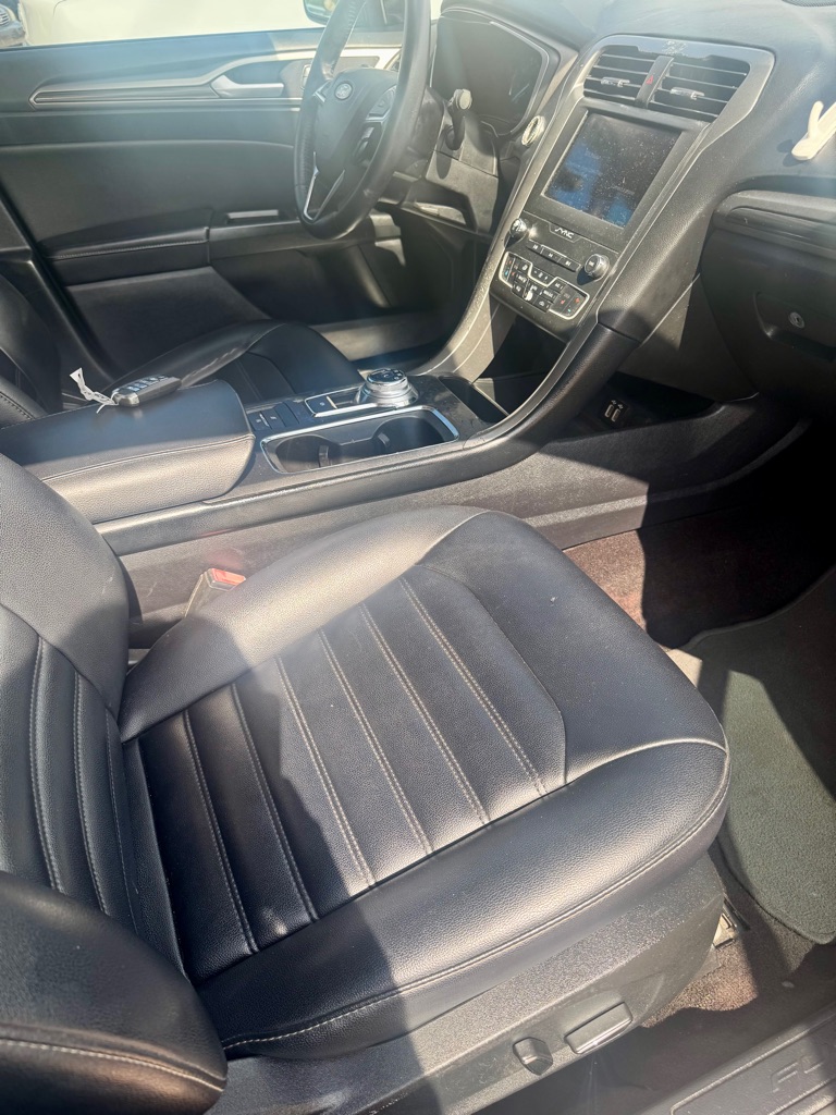 Photo 9 of this FORD FUSION