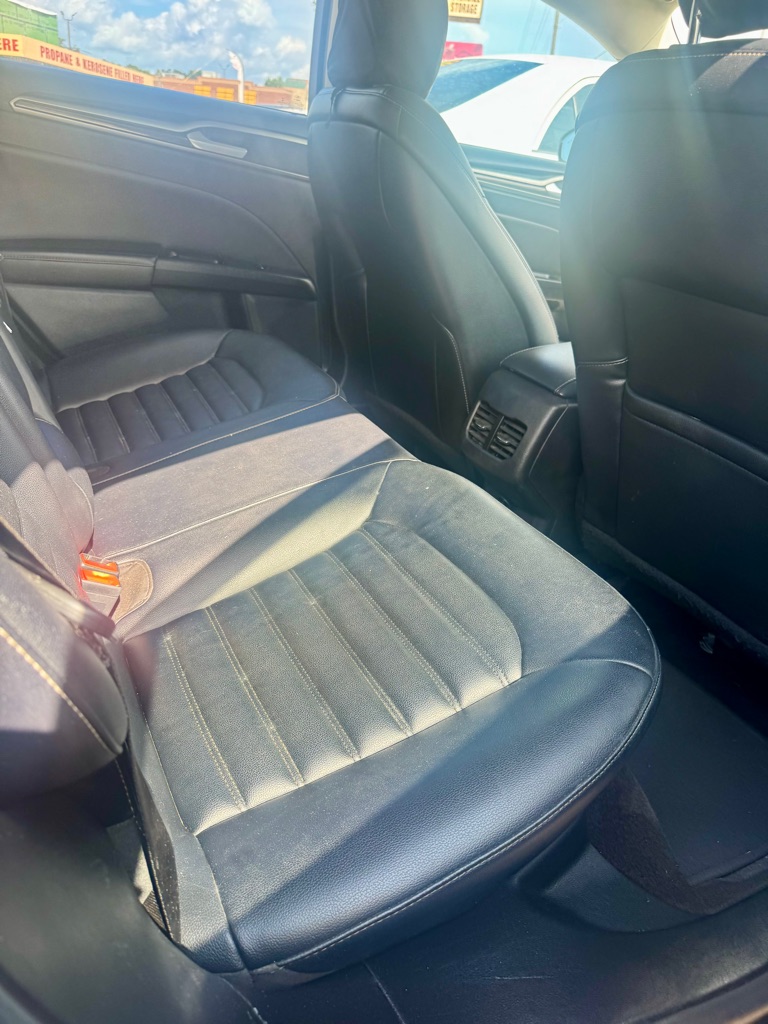 Photo 10 of this FORD FUSION
