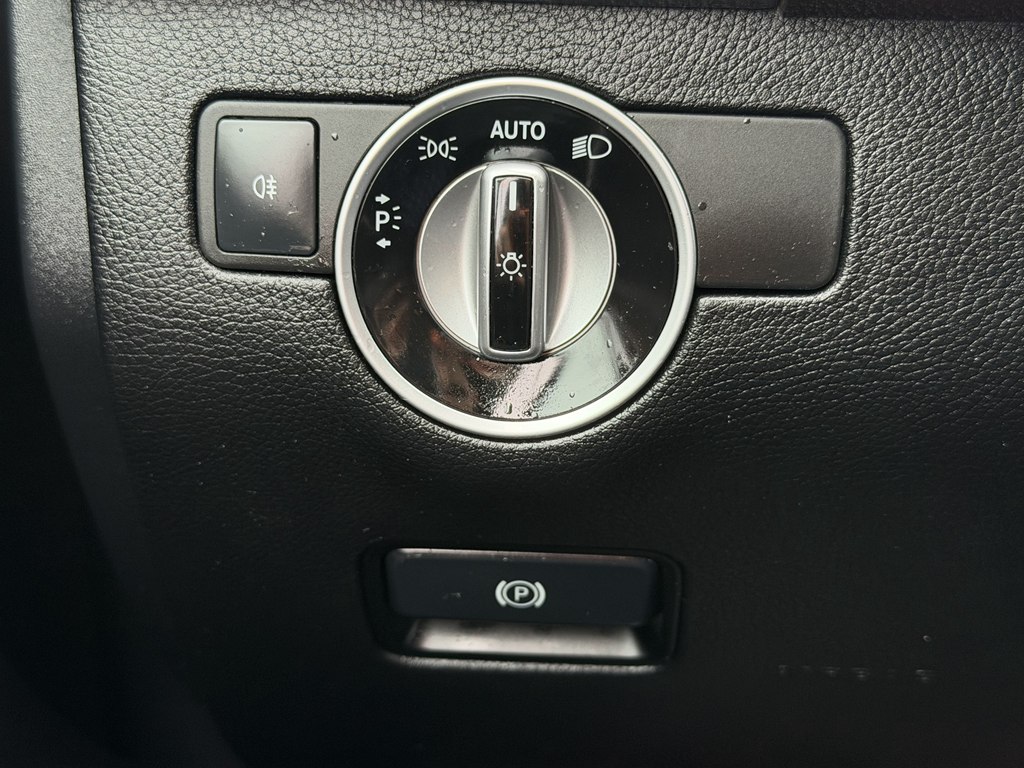 Photo 27 of this MERCEDES-BENZ M-CLASS