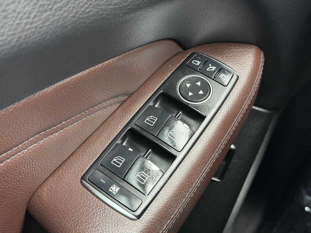 Photo 30 of this MERCEDES-BENZ M-CLASS