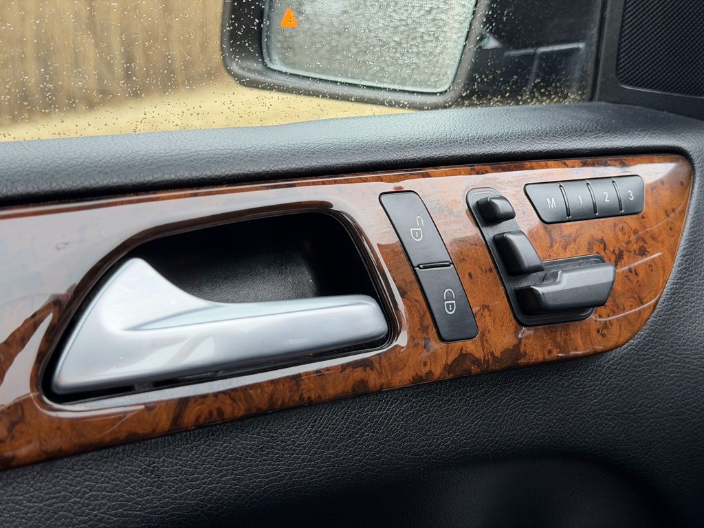 Photo 29 of this MERCEDES-BENZ M-CLASS