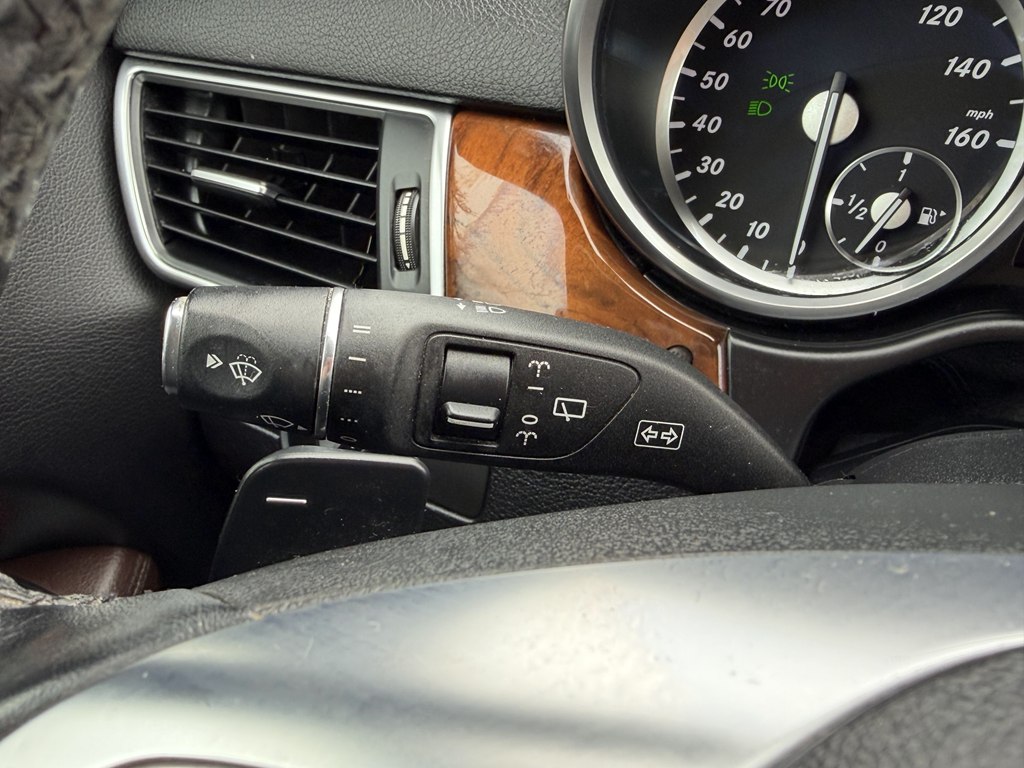 Photo 35 of this MERCEDES-BENZ M-CLASS
