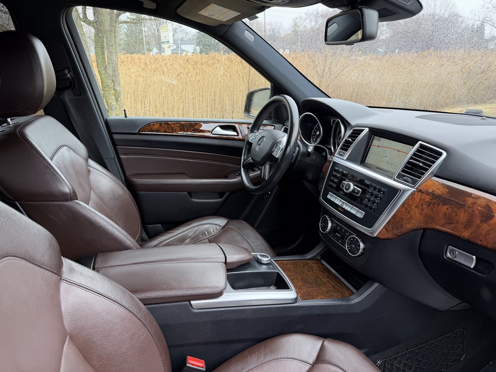 Photo 22 of this MERCEDES-BENZ M-CLASS