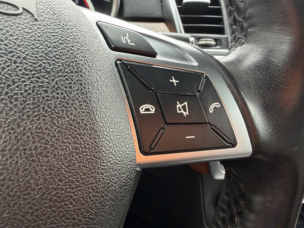 Photo 31 of this MERCEDES-BENZ M-CLASS