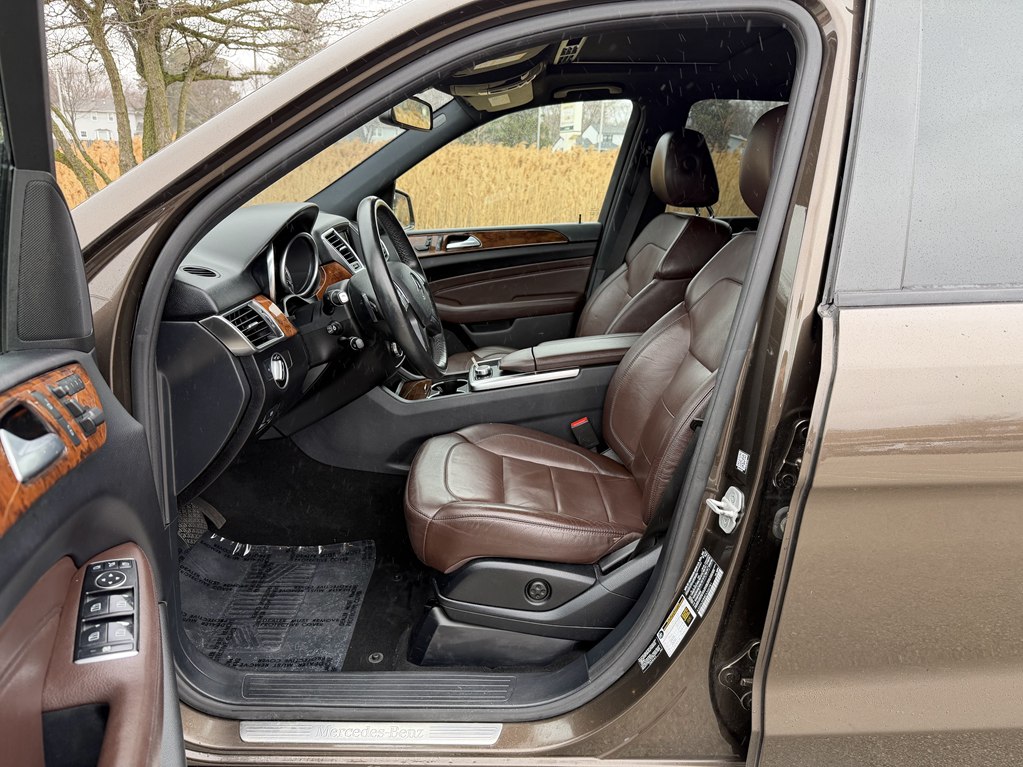 Photo 43 of this MERCEDES-BENZ M-CLASS