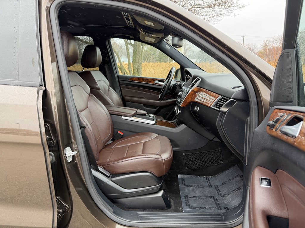 Photo 21 of this MERCEDES-BENZ M-CLASS