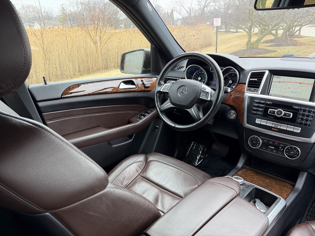 Photo 23 of this MERCEDES-BENZ M-CLASS