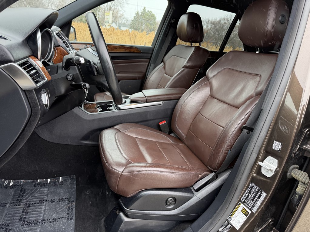 Photo 42 of this MERCEDES-BENZ M-CLASS