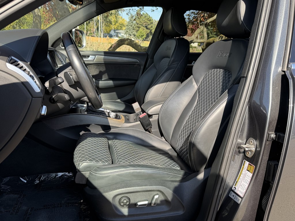 Photo 33 of this AUDI SQ5