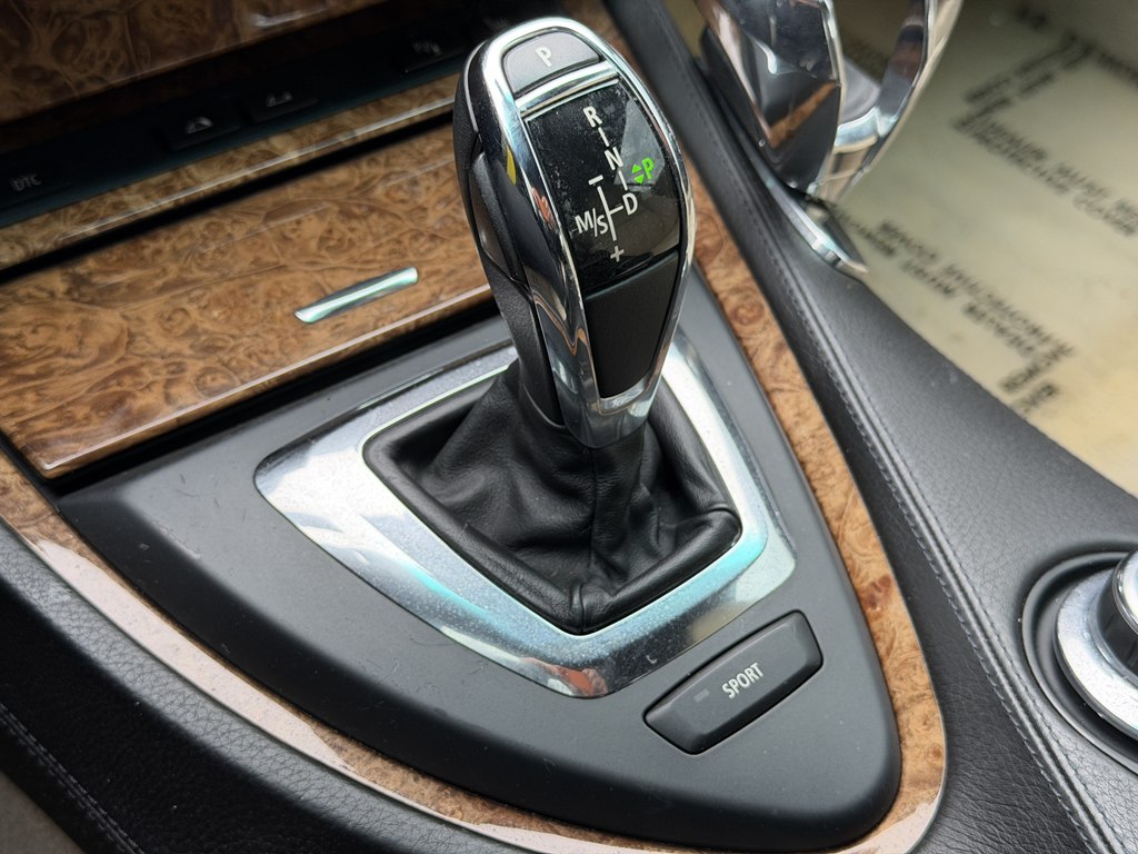 Photo 33 of this BMW 6 SERIES