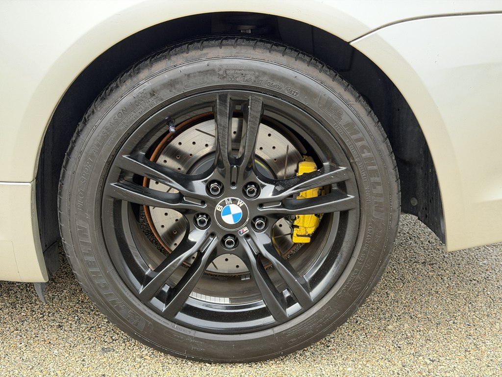 Photo 22 of this BMW 6 SERIES