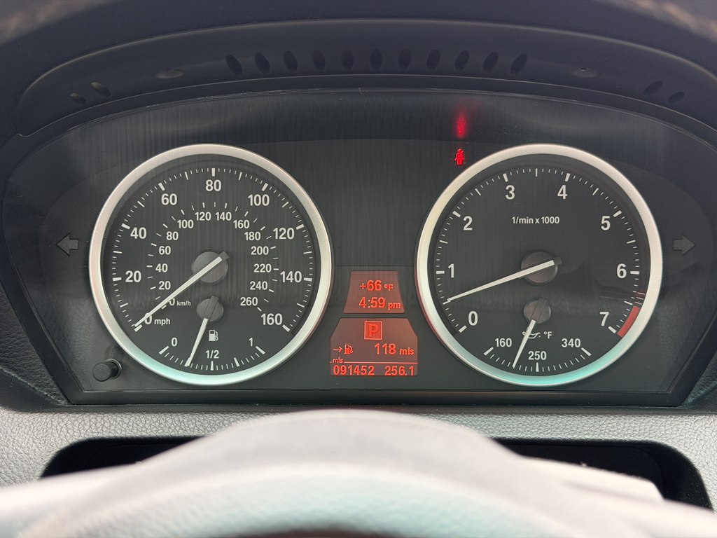 Photo 32 of this BMW 6 SERIES