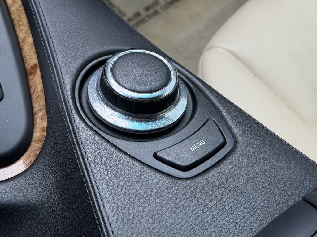Photo 34 of this BMW 6 SERIES