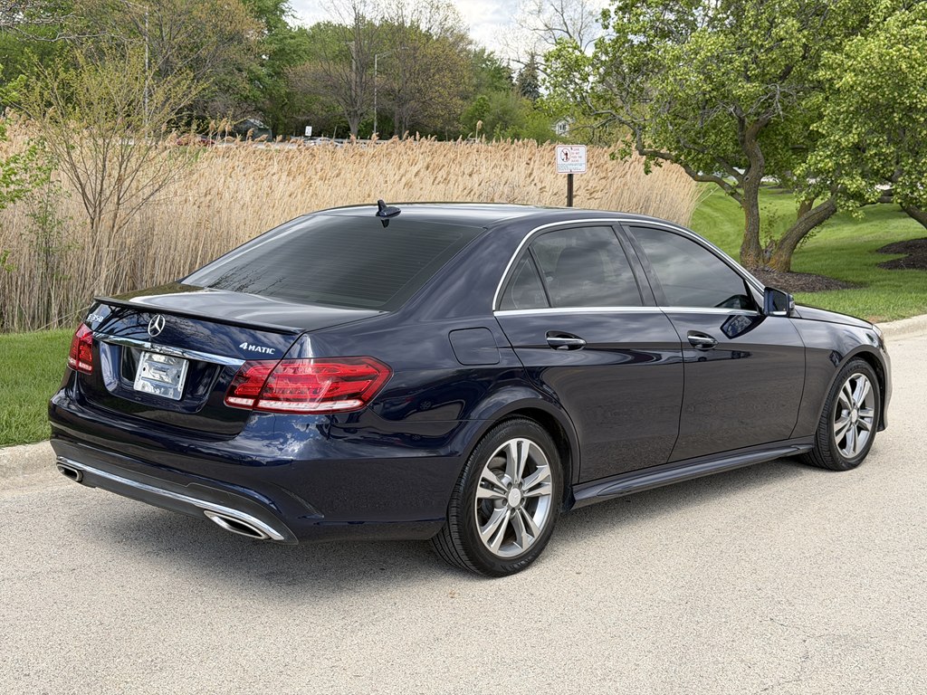 Photo 2 of this MERCEDES-BENZ E-CLASS