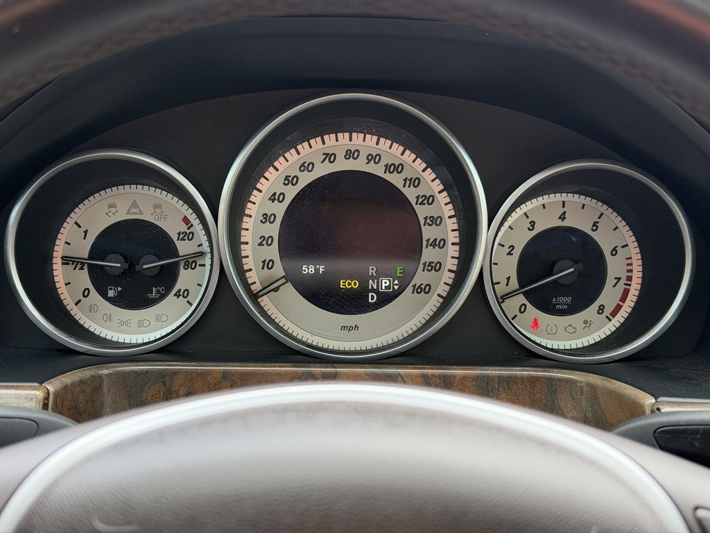 Photo 18 of this MERCEDES-BENZ E-CLASS