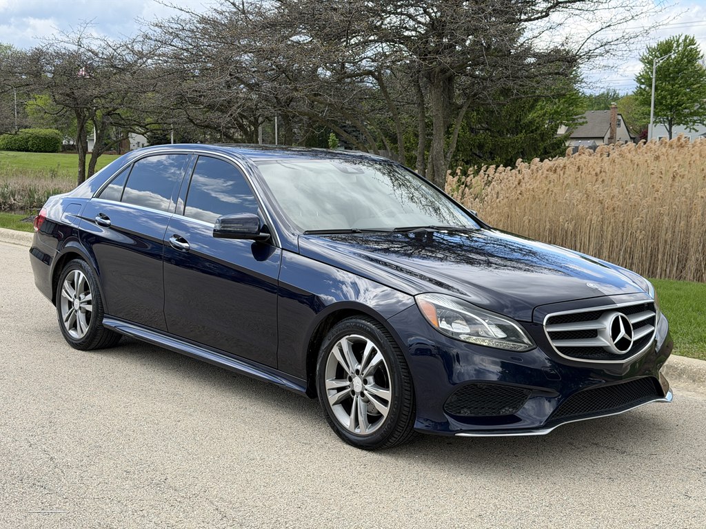 Photo 3 of this MERCEDES-BENZ E-CLASS