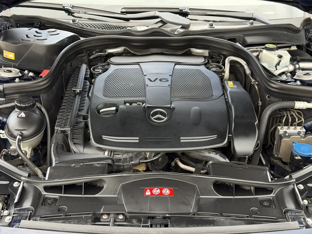 Photo 37 of this MERCEDES-BENZ E-CLASS