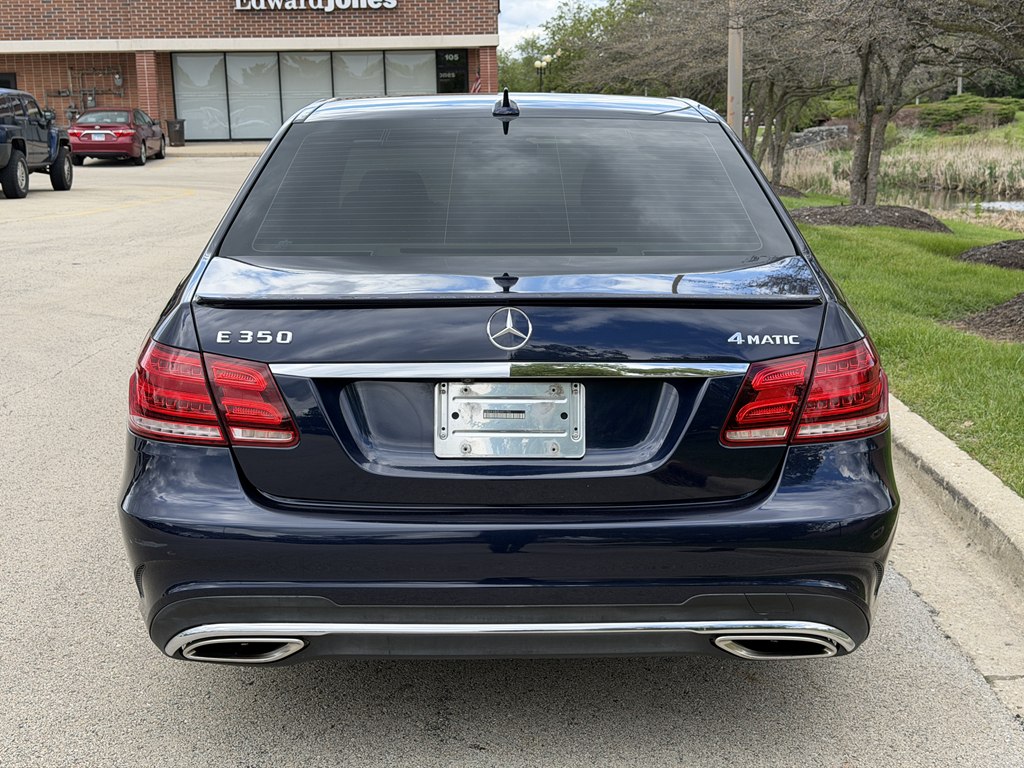 Photo 8 of this MERCEDES-BENZ E-CLASS