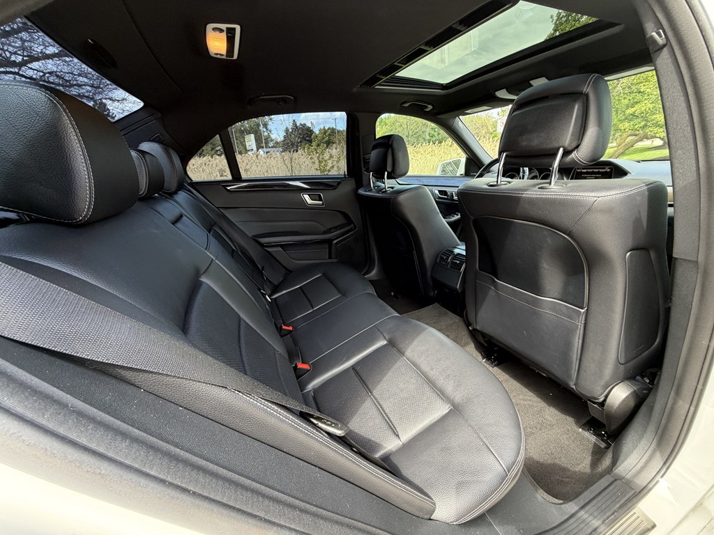 Photo 54 of this MERCEDES-BENZ E-CLASS