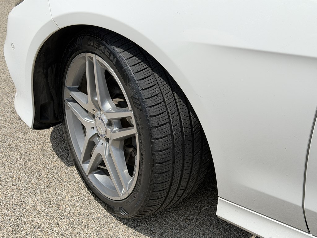 Photo 12 of this MERCEDES-BENZ E-CLASS