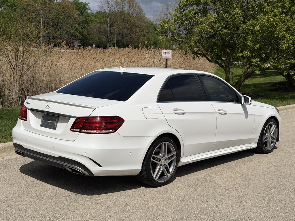 Photo 2 of this MERCEDES-BENZ E-CLASS