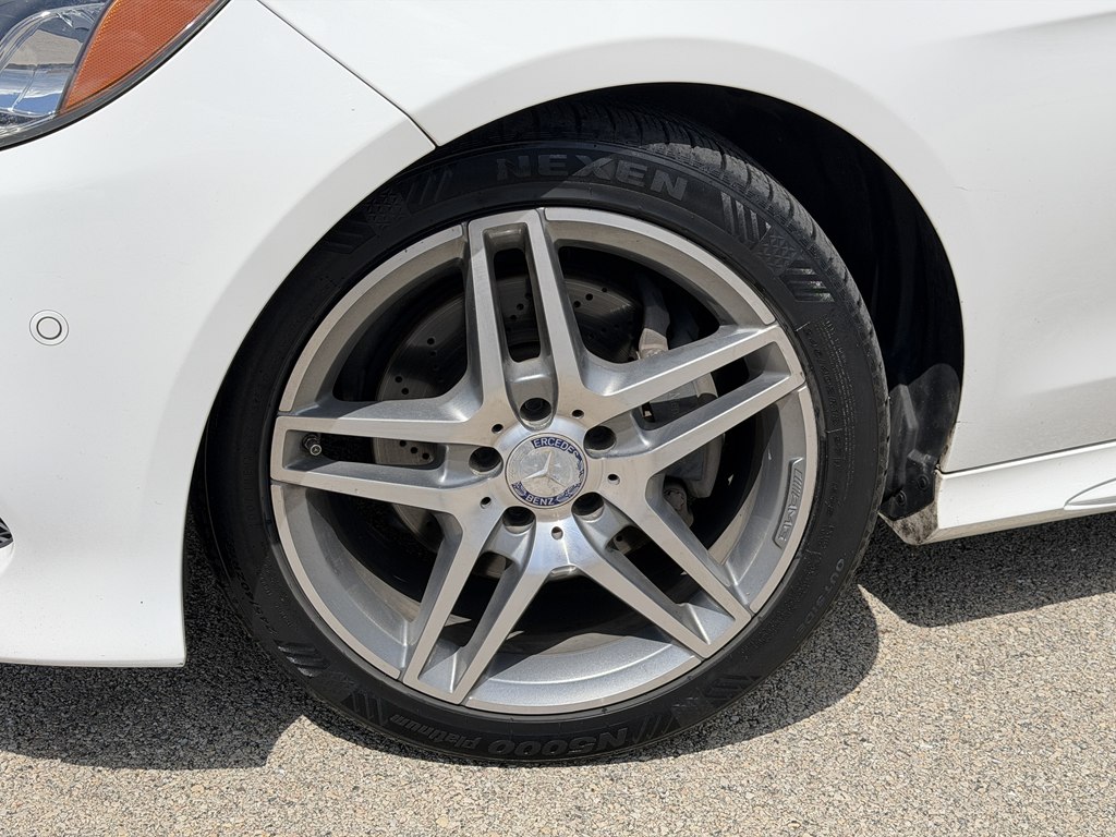 Photo 11 of this MERCEDES-BENZ E-CLASS
