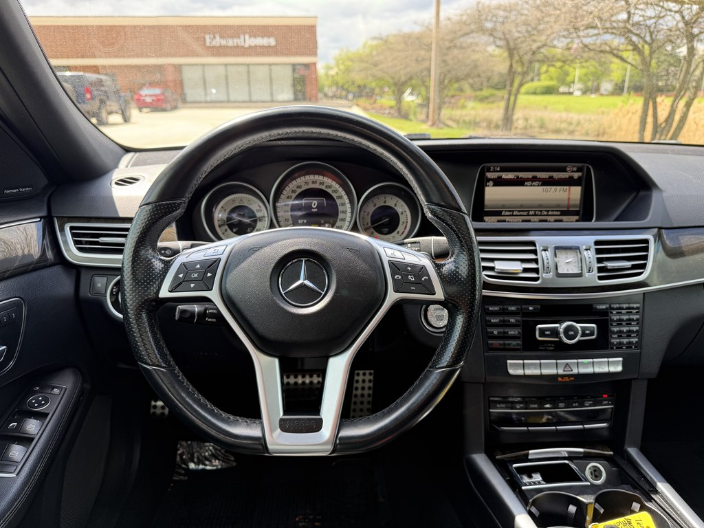Photo 21 of this MERCEDES-BENZ E-CLASS
