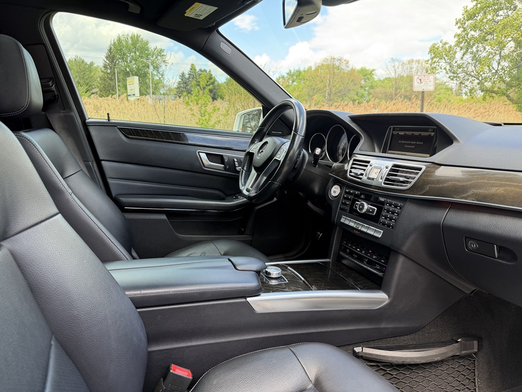 Photo 45 of this MERCEDES-BENZ E-CLASS