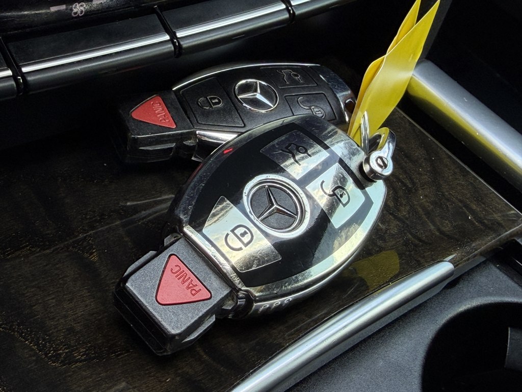 Photo 46 of this MERCEDES-BENZ E-CLASS