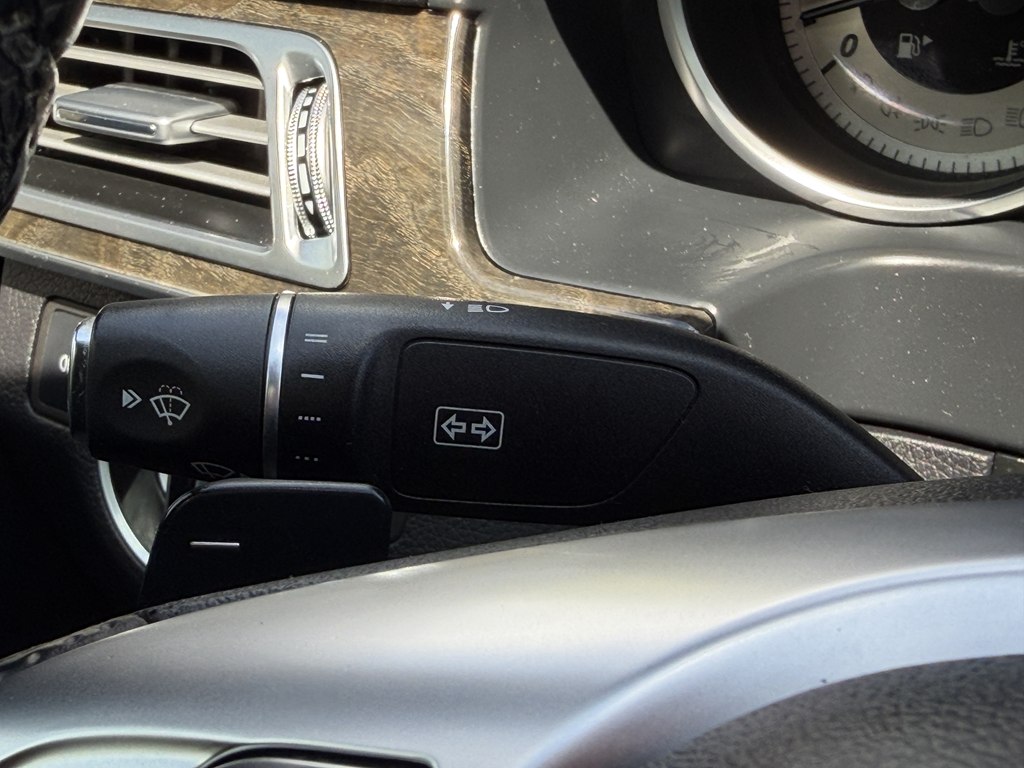 Photo 50 of this MERCEDES-BENZ E-CLASS