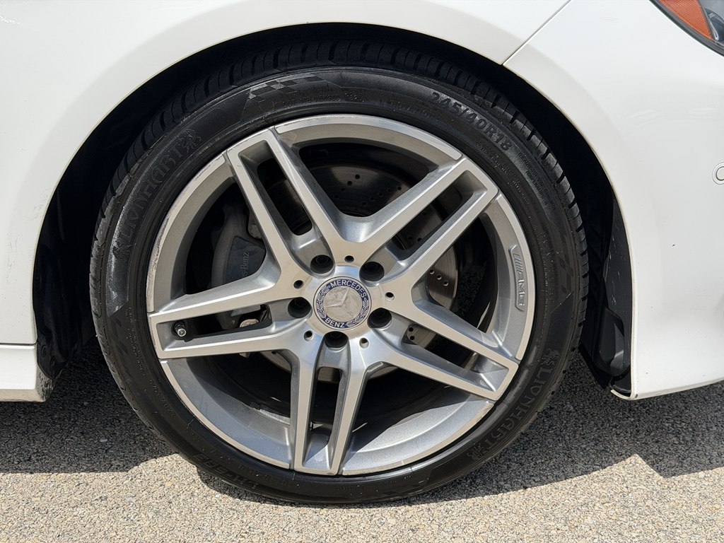 Photo 14 of this MERCEDES-BENZ E-CLASS