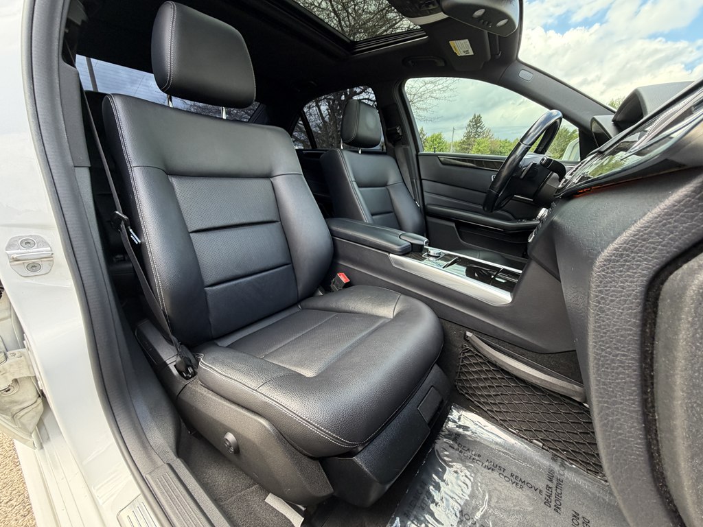 Photo 59 of this MERCEDES-BENZ E-CLASS