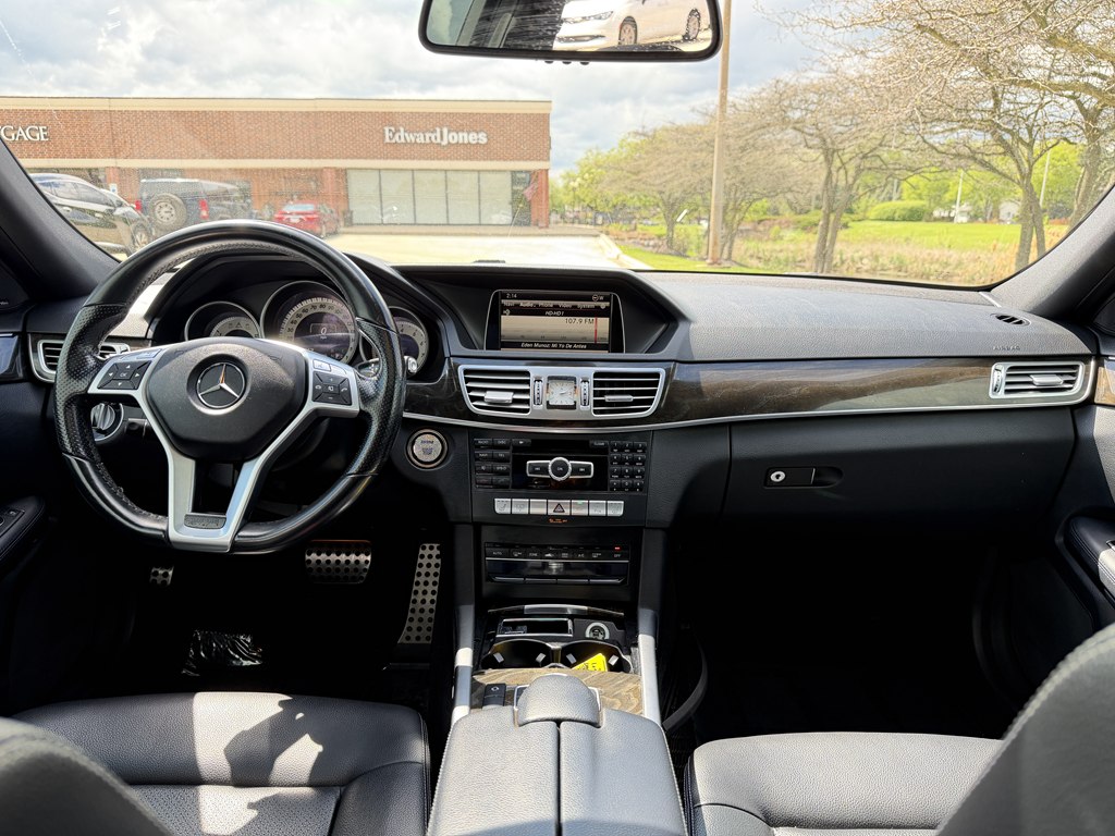 Photo 20 of this MERCEDES-BENZ E-CLASS