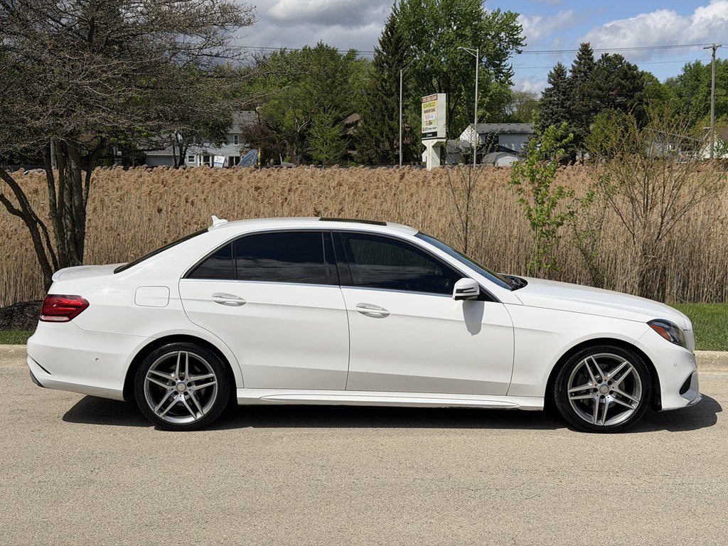 Photo 5 of this MERCEDES-BENZ E-CLASS