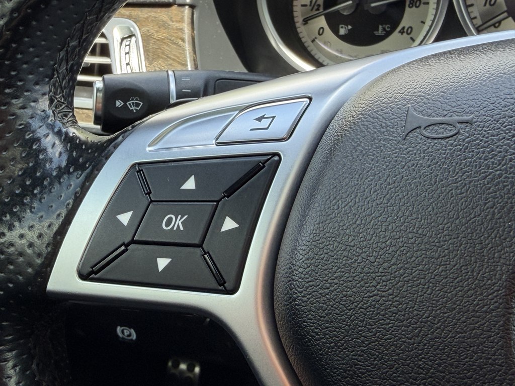 Photo 52 of this MERCEDES-BENZ E-CLASS