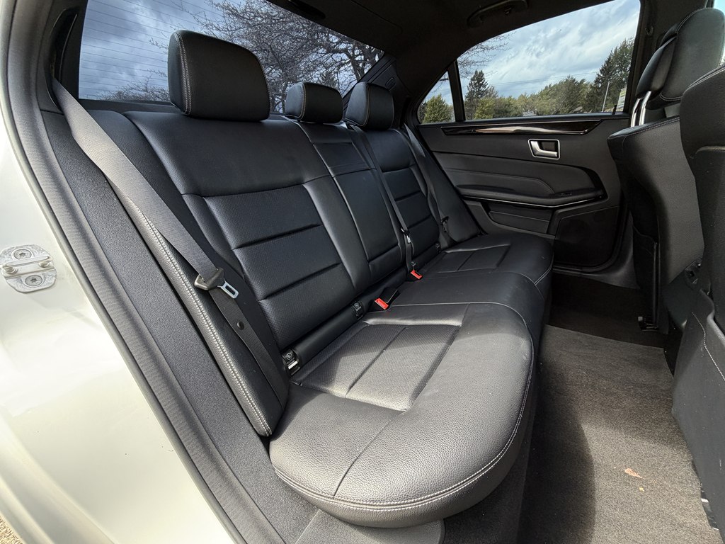 Photo 60 of this MERCEDES-BENZ E-CLASS