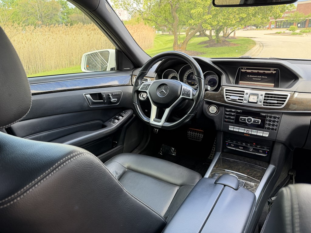 Photo 44 of this MERCEDES-BENZ E-CLASS