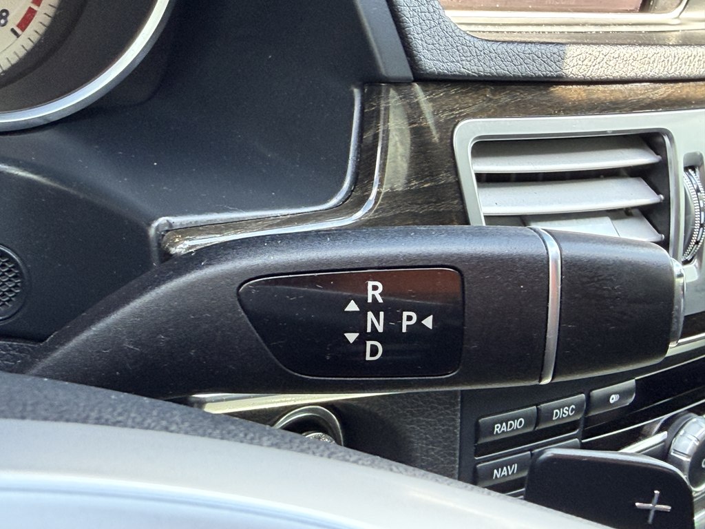 Photo 51 of this MERCEDES-BENZ E-CLASS