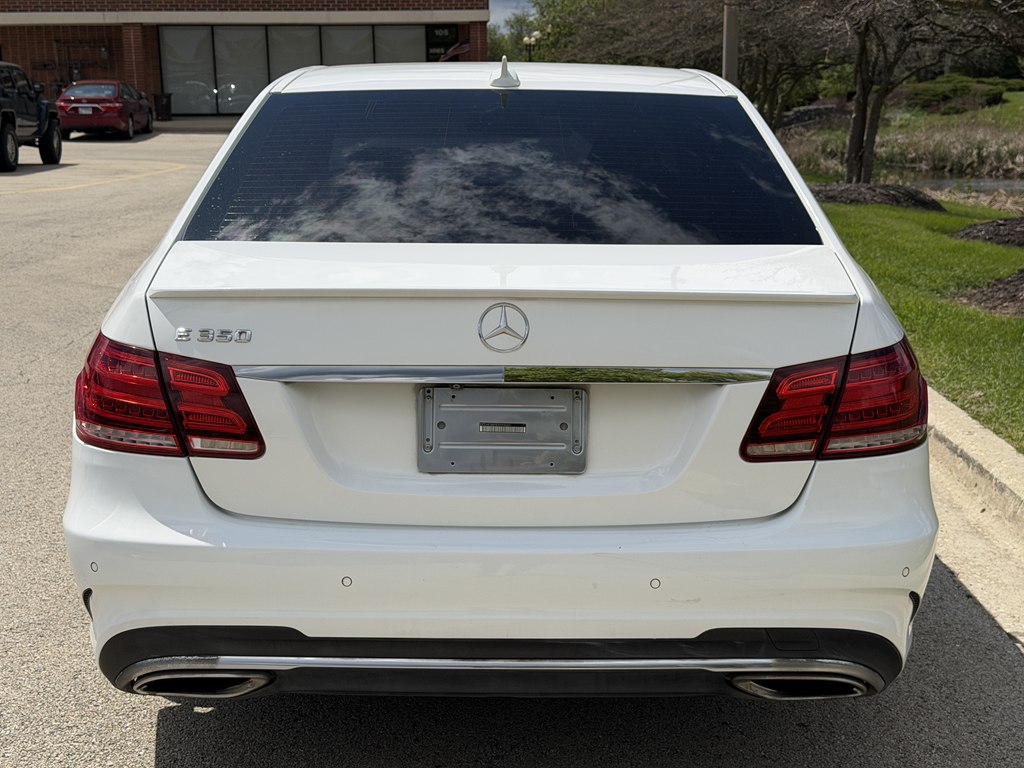 Photo 8 of this MERCEDES-BENZ E-CLASS