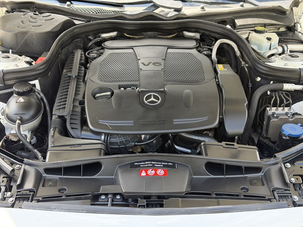 Photo 18 of this MERCEDES-BENZ E-CLASS