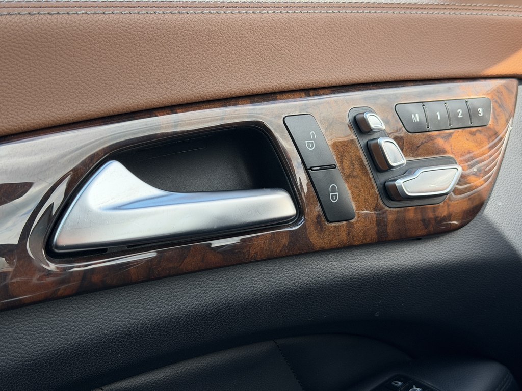 Photo 34 of this MERCEDES-BENZ CLS