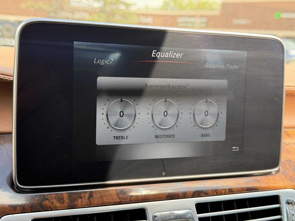Photo 30 of this MERCEDES-BENZ CLS