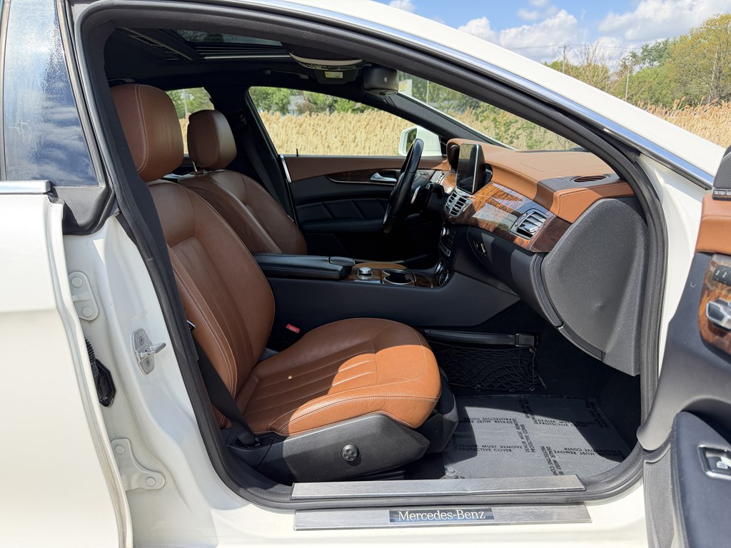 Photo 52 of this MERCEDES-BENZ CLS