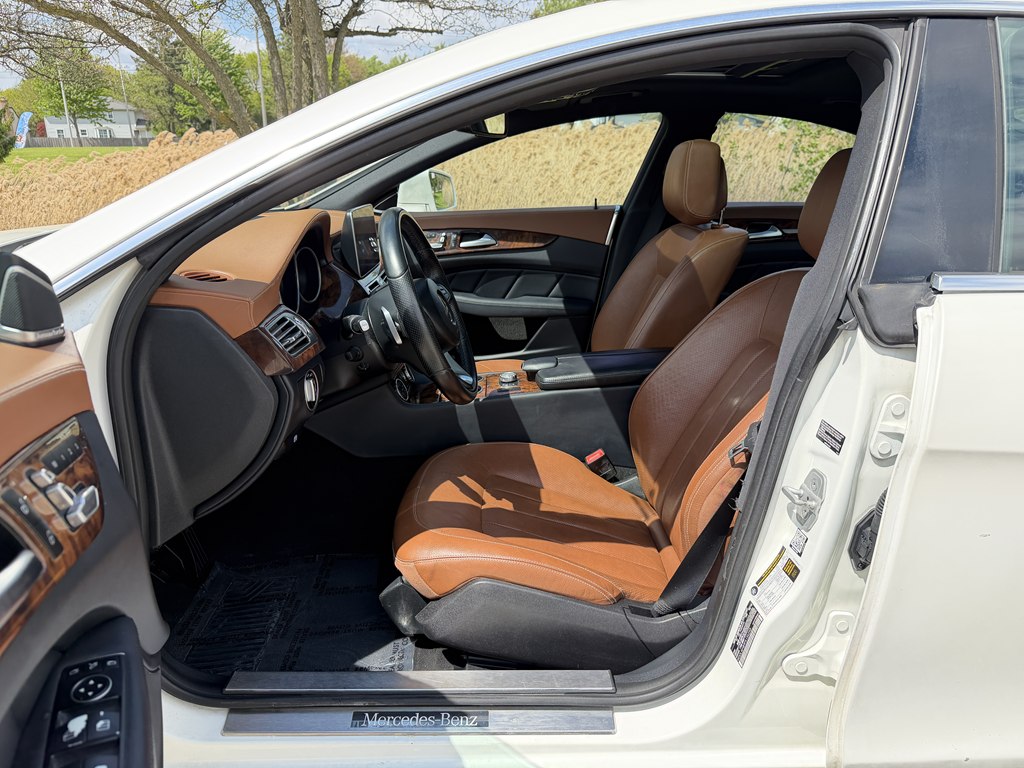 Photo 37 of this MERCEDES-BENZ CLS