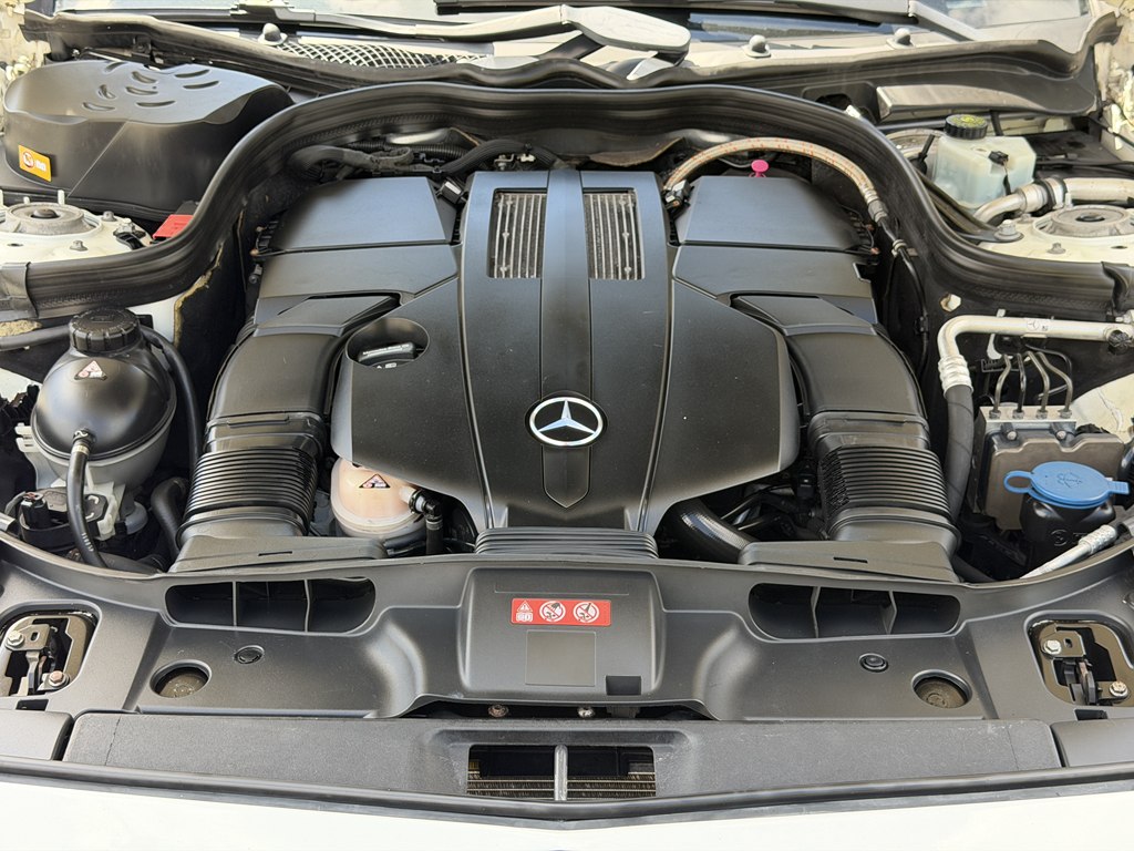 Photo 19 of this MERCEDES-BENZ CLS