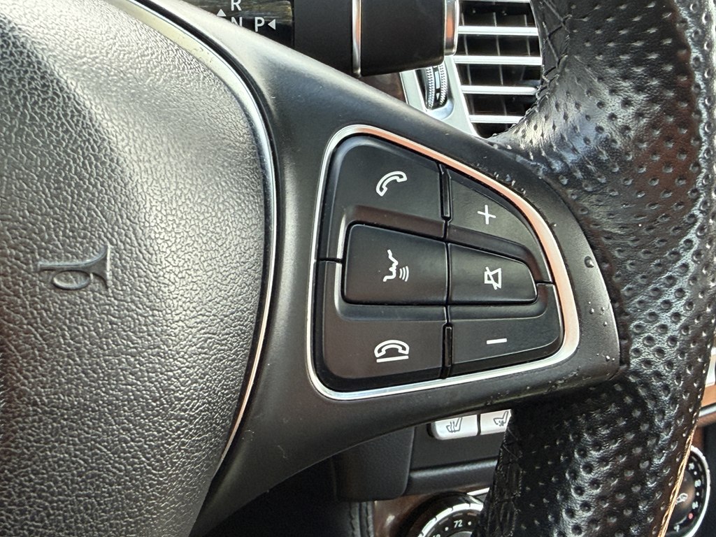 Photo 43 of this MERCEDES-BENZ CLS
