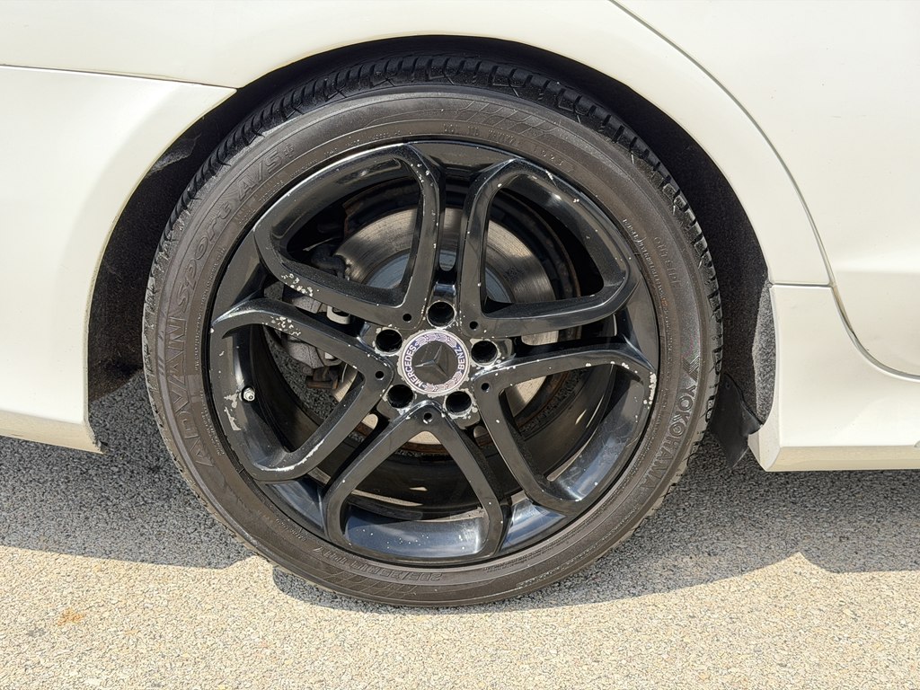 Photo 17 of this MERCEDES-BENZ CLS